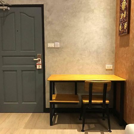 Center Point Plaza Hostel Банкок Екстериор снимка