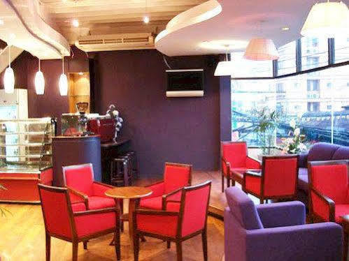 Center Point Plaza Hostel Банкок Екстериор снимка