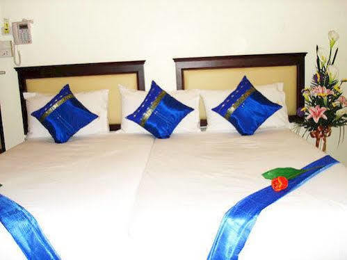 Center Point Plaza Hostel Банкок Екстериор снимка