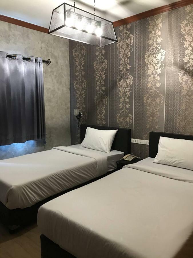 Center Point Plaza Hostel Банкок Екстериор снимка