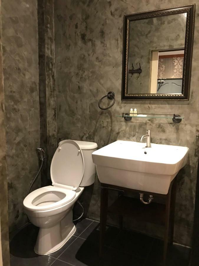Center Point Plaza Hostel Банкок Екстериор снимка