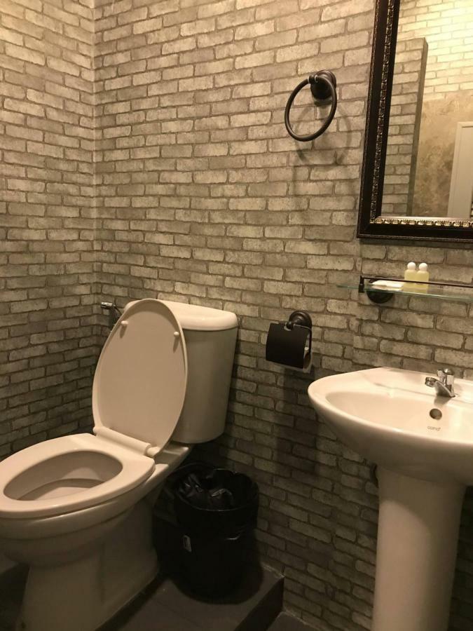 Center Point Plaza Hostel Банкок Екстериор снимка