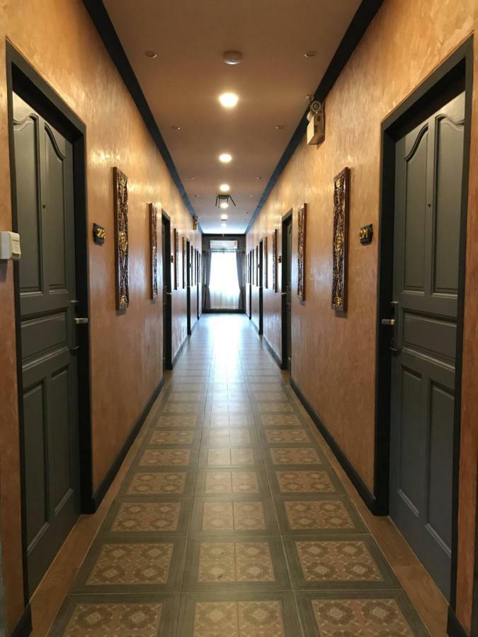 Center Point Plaza Hostel Банкок Екстериор снимка