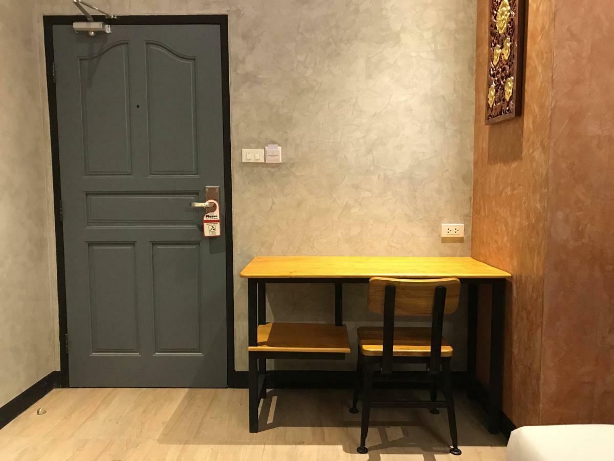 Center Point Plaza Hostel Банкок Екстериор снимка