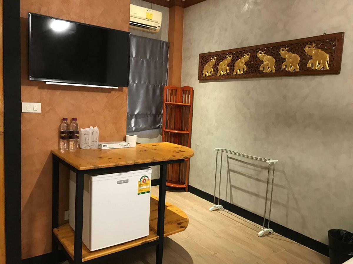 Center Point Plaza Hostel Банкок Екстериор снимка