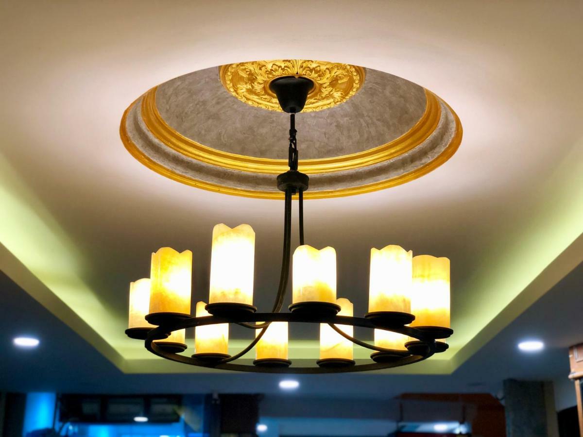 Center Point Plaza Hostel Банкок Екстериор снимка