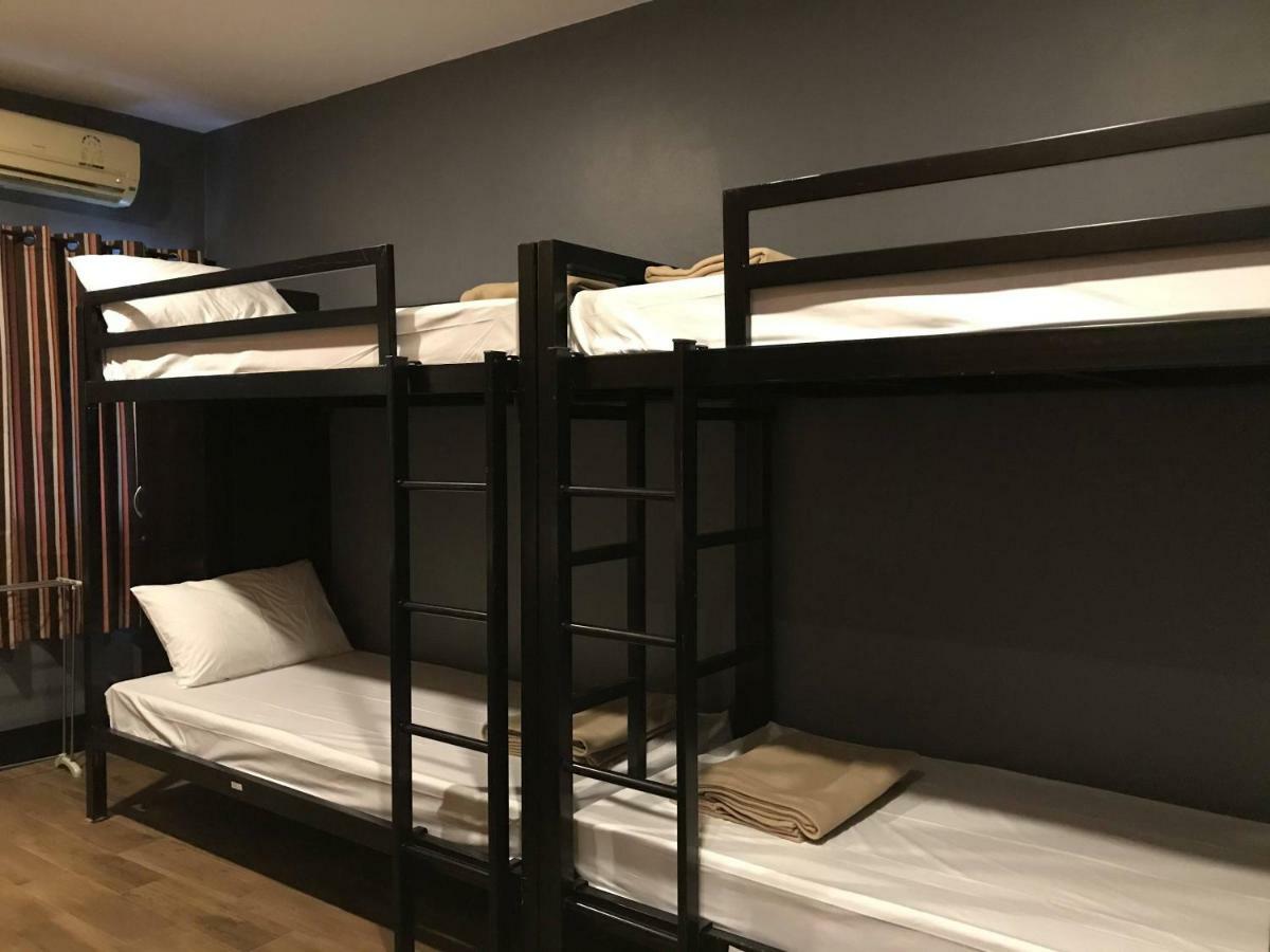 Center Point Plaza Hostel Банкок Екстериор снимка