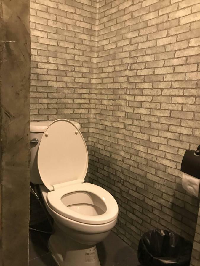 Center Point Plaza Hostel Банкок Екстериор снимка
